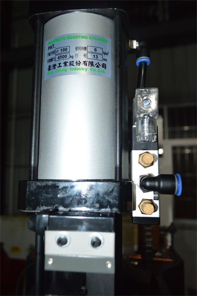 依速力立式加工中心伺服電機