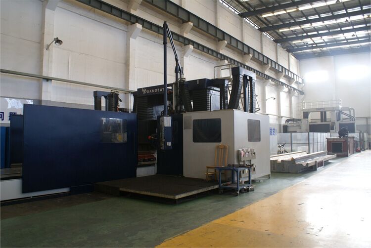 基地設(shè)備：西班牙DANOBAT(達(dá)諾巴特)8.5米數(shù)控導(dǎo)軌磨床